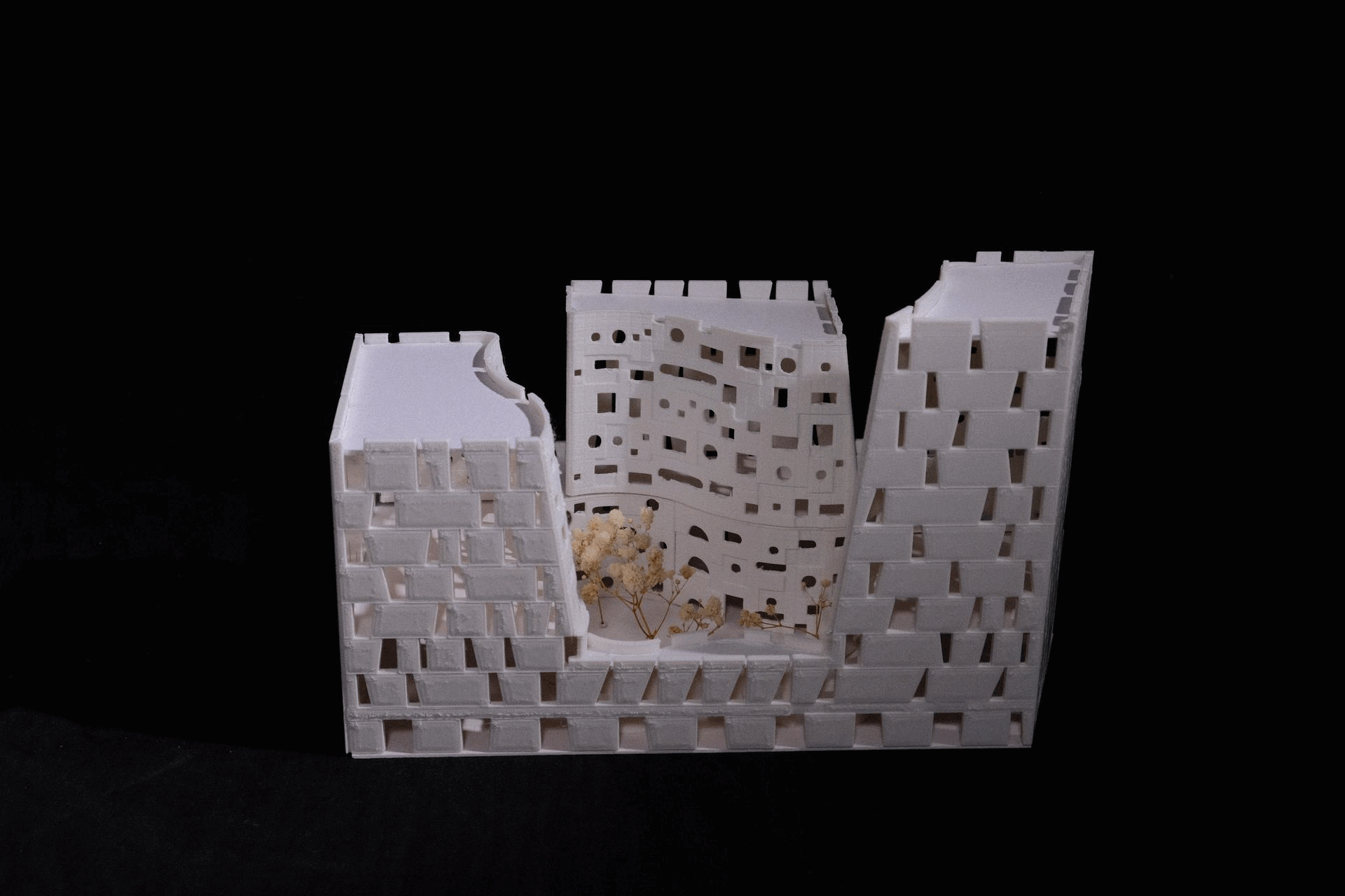 Familiar Faces, Making Traces Image